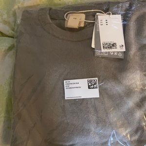 H&M women’s cashmere sweater size medium
